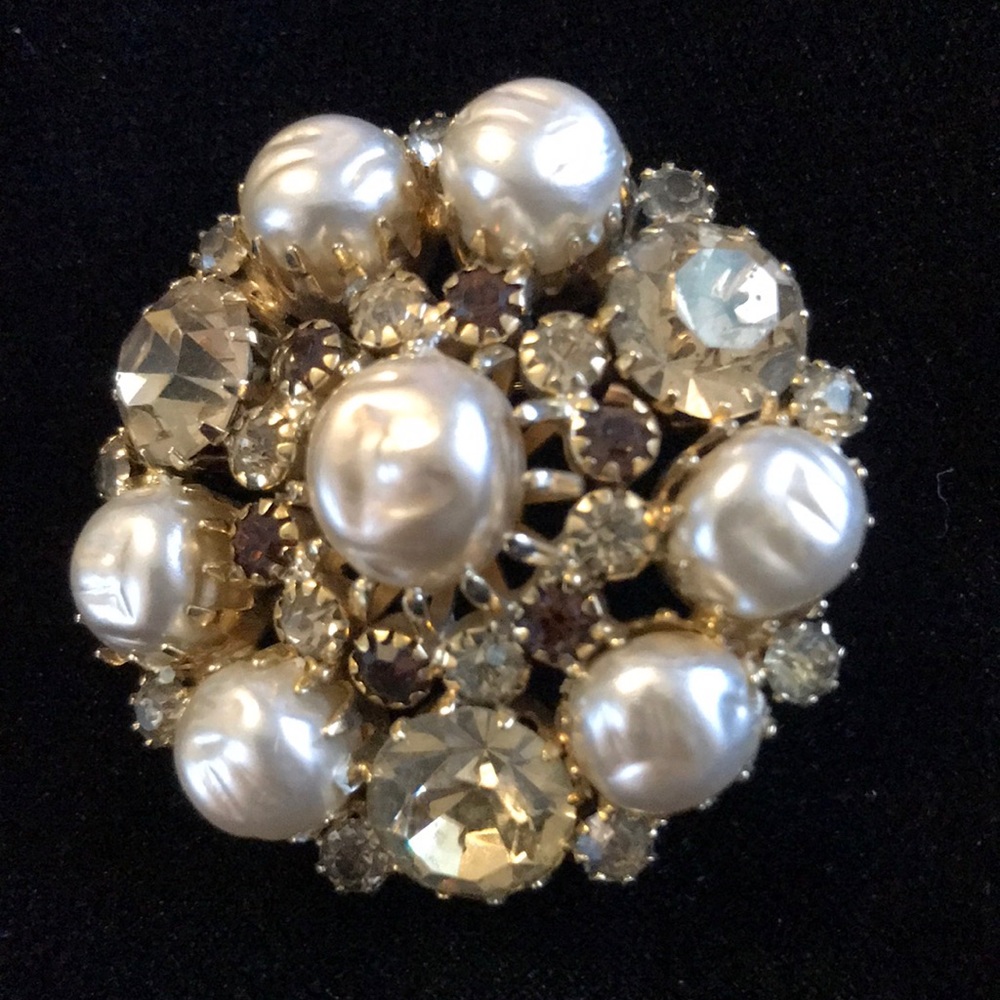 Vintage Weiss, faux pearls with champagne prone set rhinestones